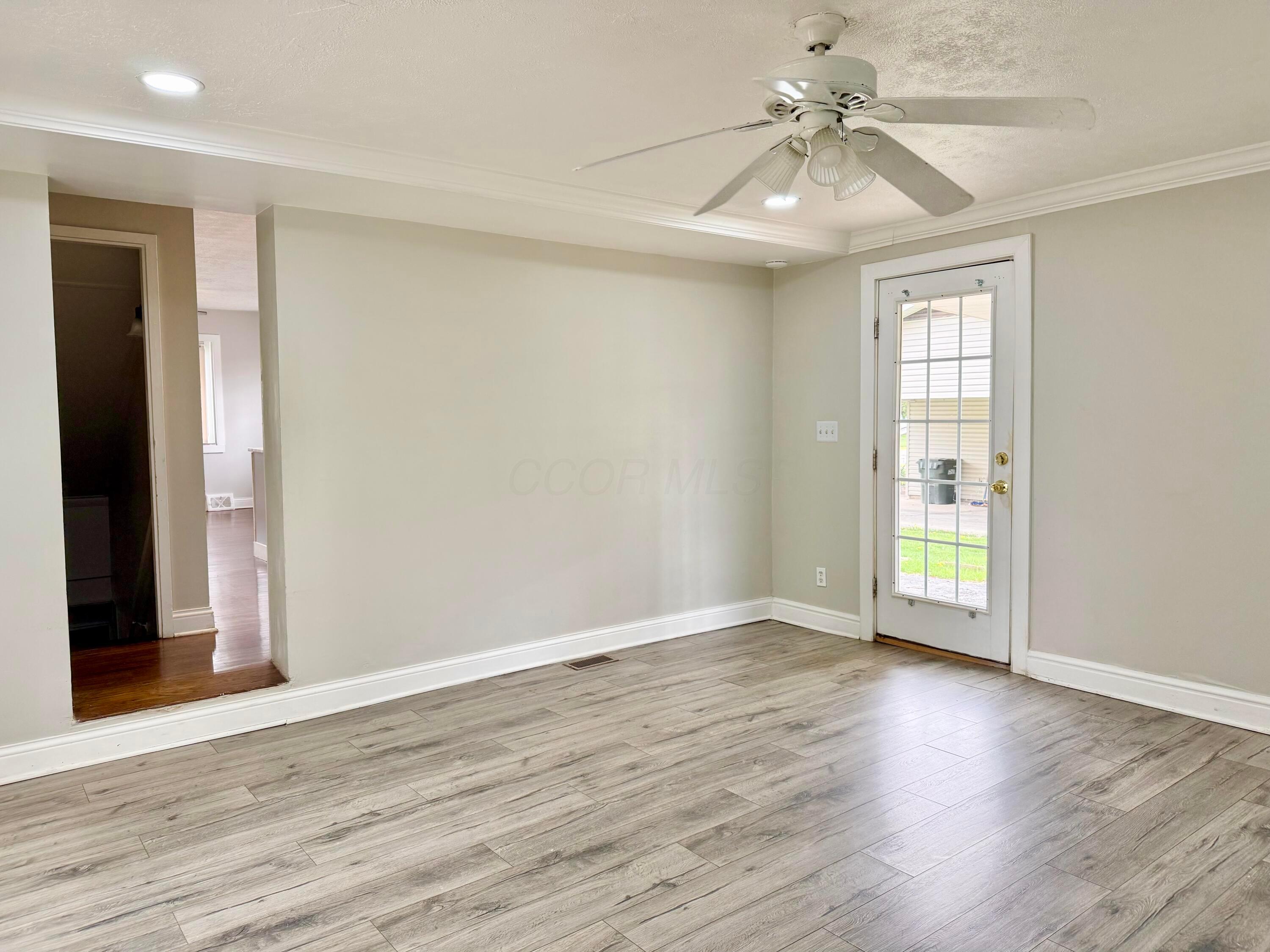 305 Danhurst Road Columbus, OH 43228 - Photo 16 of 39