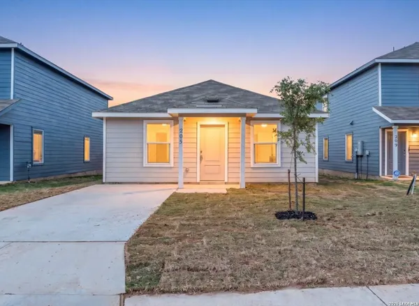 $1,675 | 205 Bronco Ridge, Pleasanton, TX 78064