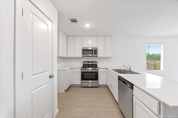 $1,675 | 205 Bronco Ridge, Pleasanton, TX 78064