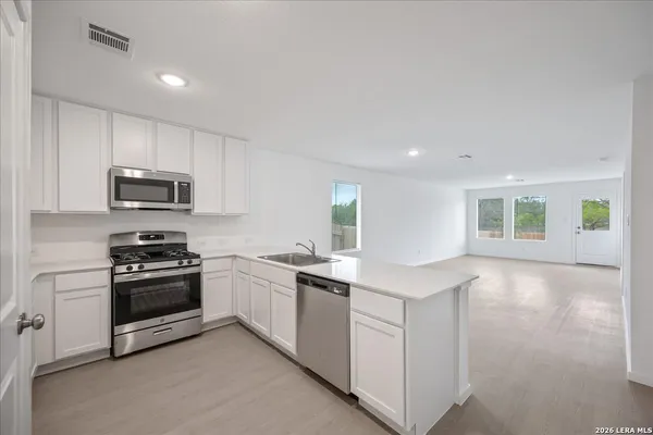 $1,675 | 205 Bronco Ridge, Pleasanton, TX 78064