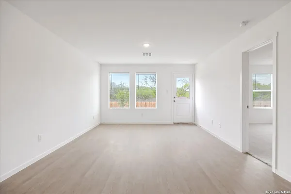 $1,675 | 205 Bronco Ridge, Pleasanton, TX 78064