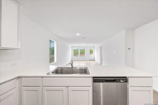 $1,675 | 205 Bronco Ridge, Pleasanton, TX 78064