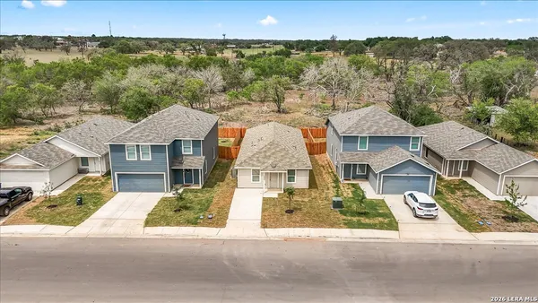 $1,675 | 205 Bronco Ridge, Pleasanton, TX 78064