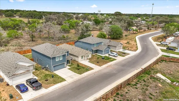 $1,675 | 205 Bronco Ridge, Pleasanton, TX 78064