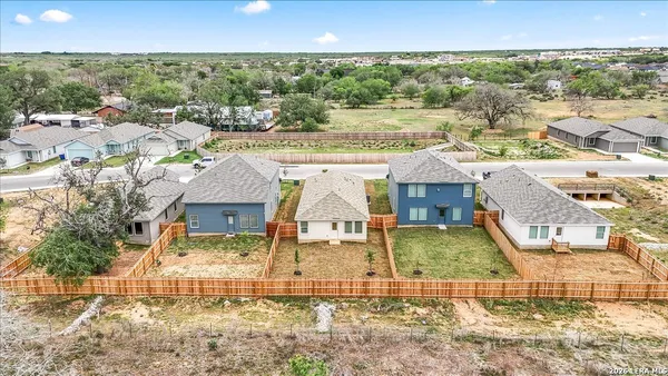 $1,675 | 205 Bronco Ridge, Pleasanton, TX 78064