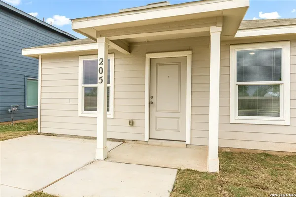 $1,675 | 205 Bronco Ridge, Pleasanton, TX 78064
