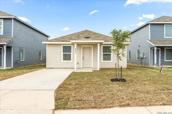$1,675 | 205 Bronco Ridge, Pleasanton, TX 78064