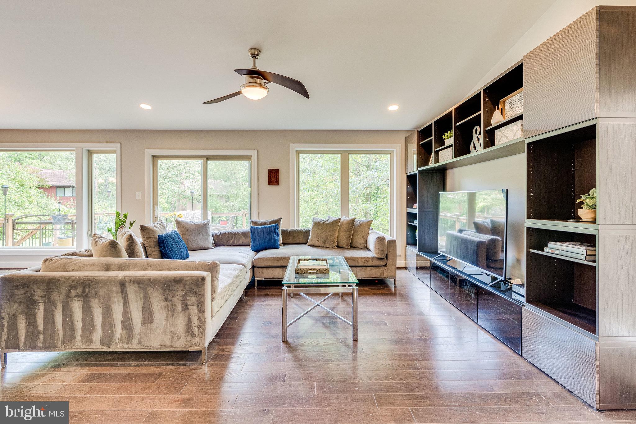 1409 Aldenham Lane Reston, VA 20190 - Photo 4 of 76