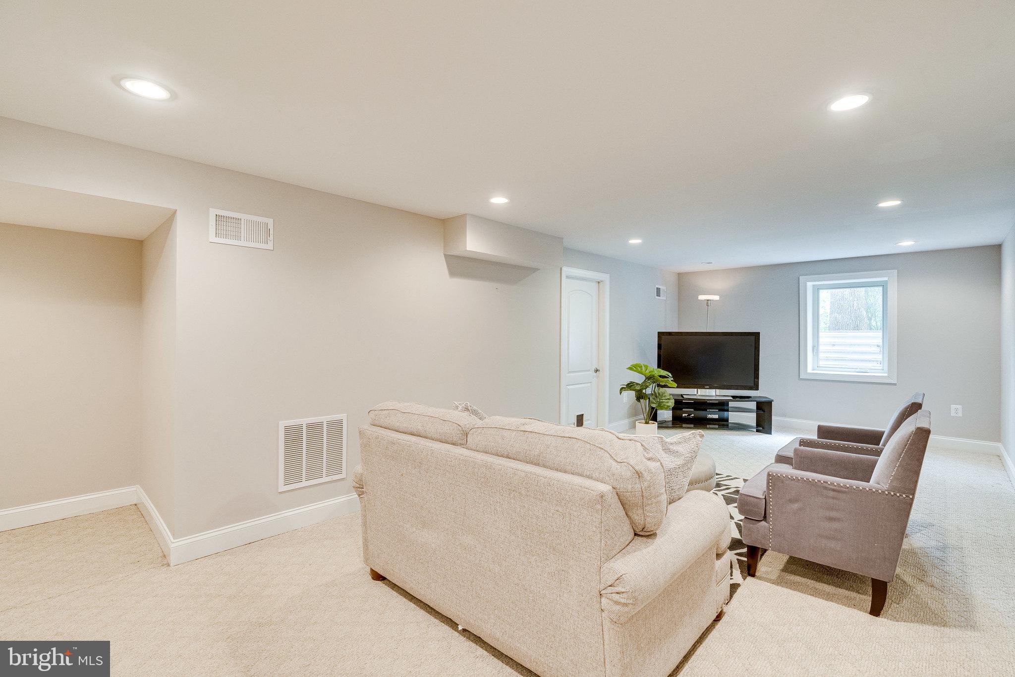 1409 Aldenham Lane Reston, VA 20190 - Photo 56 of 76