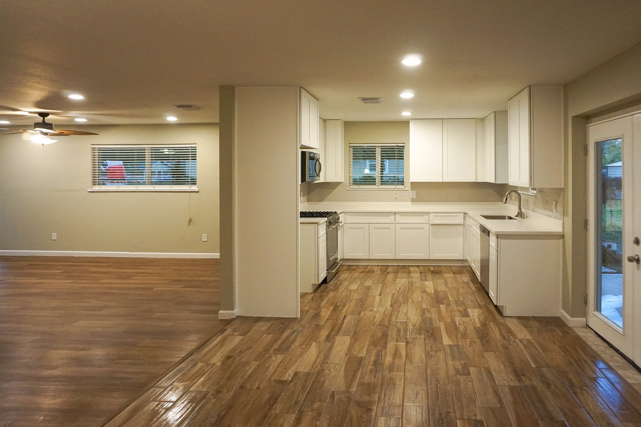 8521 Woodlyn Road Houston, TX 77028 - Photo 23 of 26 Kitchen area