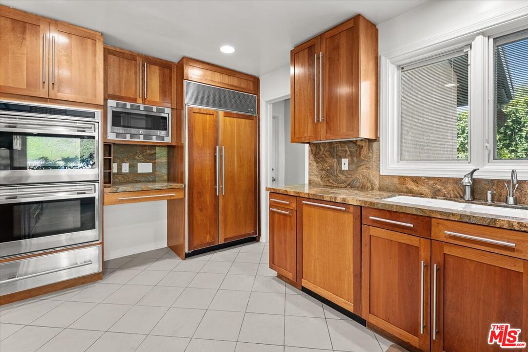 13521 Bayliss Road Los Angeles, CA 90049 - Photo 18 of 46