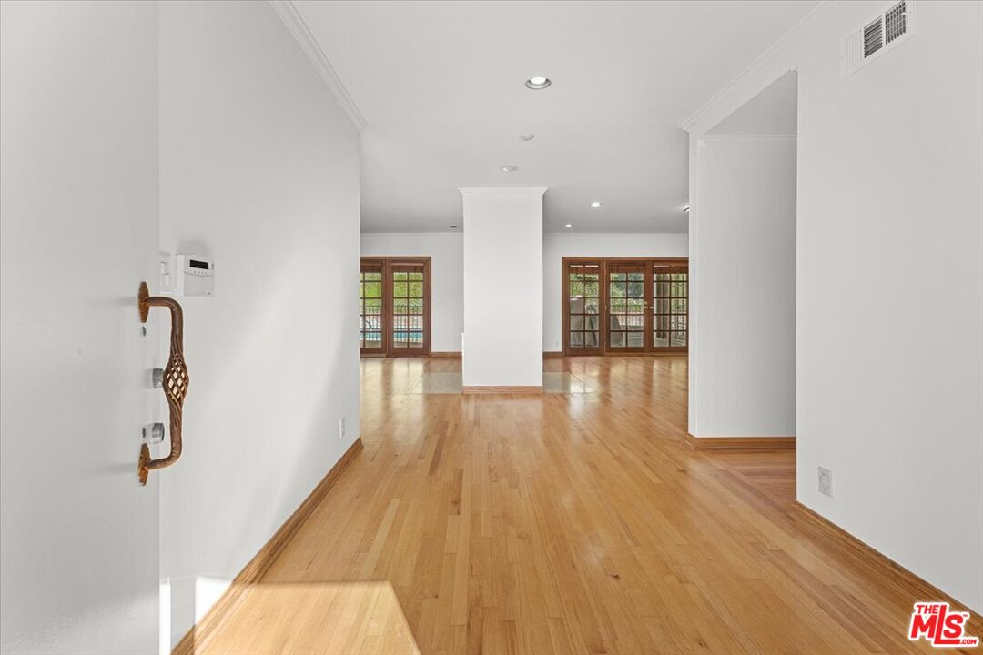 13521 Bayliss Road Los Angeles, CA 90049 - Photo 20 of 46