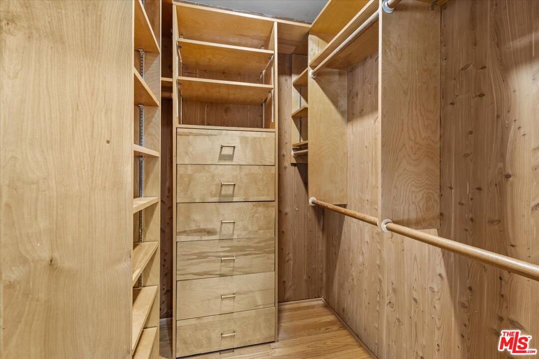 13521 Bayliss Road Los Angeles, CA 90049 - Photo 24 of 46