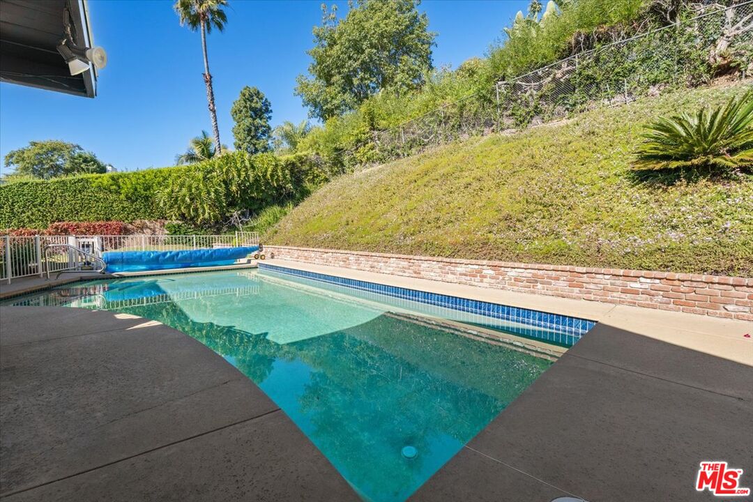 13521 Bayliss Road Los Angeles, CA 90049 - Photo 45 of 46