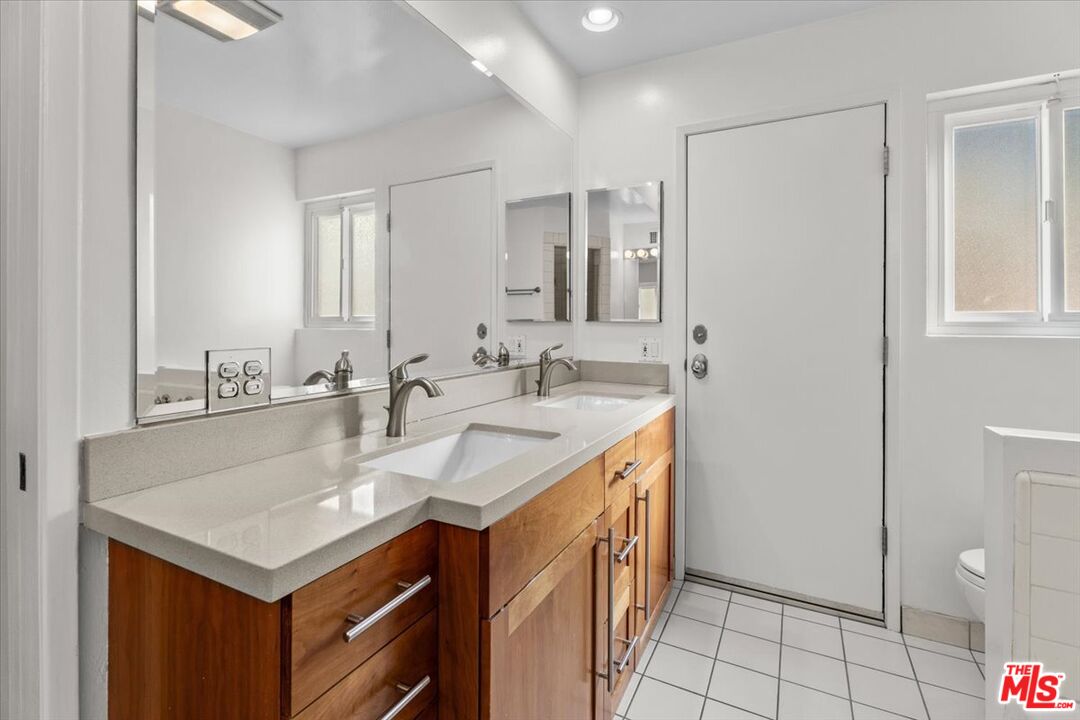 13521 Bayliss Road Los Angeles, CA 90049 - Photo 6 of 46