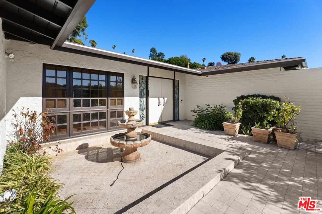 13521 Bayliss Road Los Angeles, CA 90049 - Photo 7 of 46