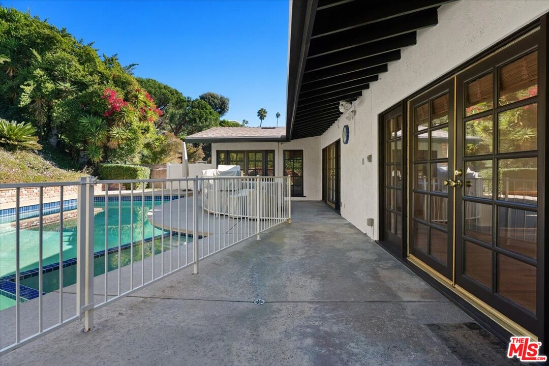 13521 Bayliss Road Los Angeles, CA 90049 - Photo 10 of 46