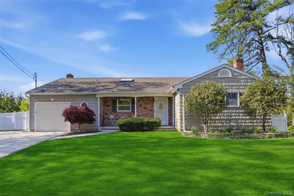 $799,000 | 15 7 Avenue, Smithtown, NY 11787