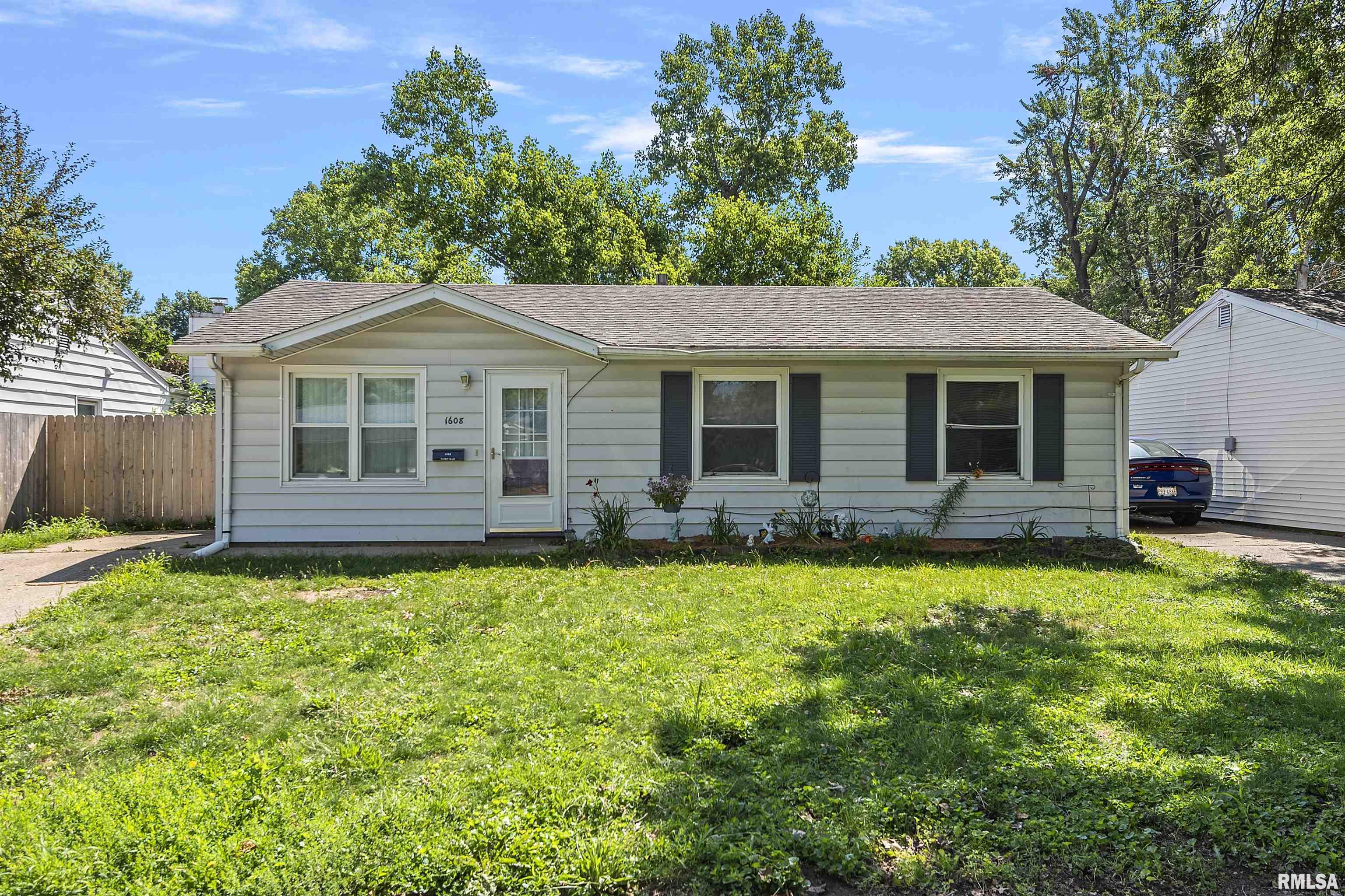 1608 Fairfield Drive Springfield, IL 62702 - Photo 1 of 26 Gallery Image 1