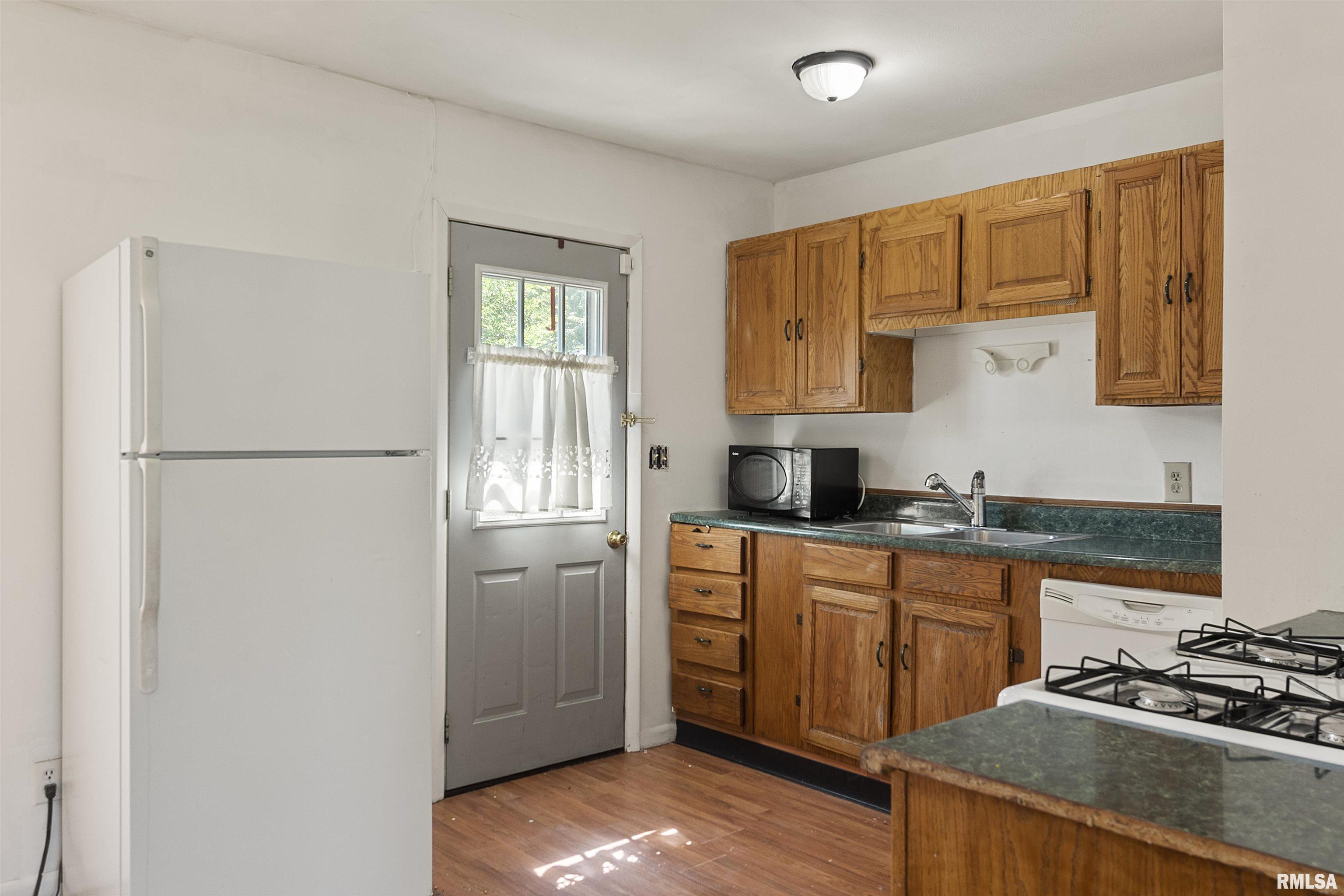 1608 Fairfield Drive Springfield, IL 62702 - Photo 12 of 26 Gallery Image 12