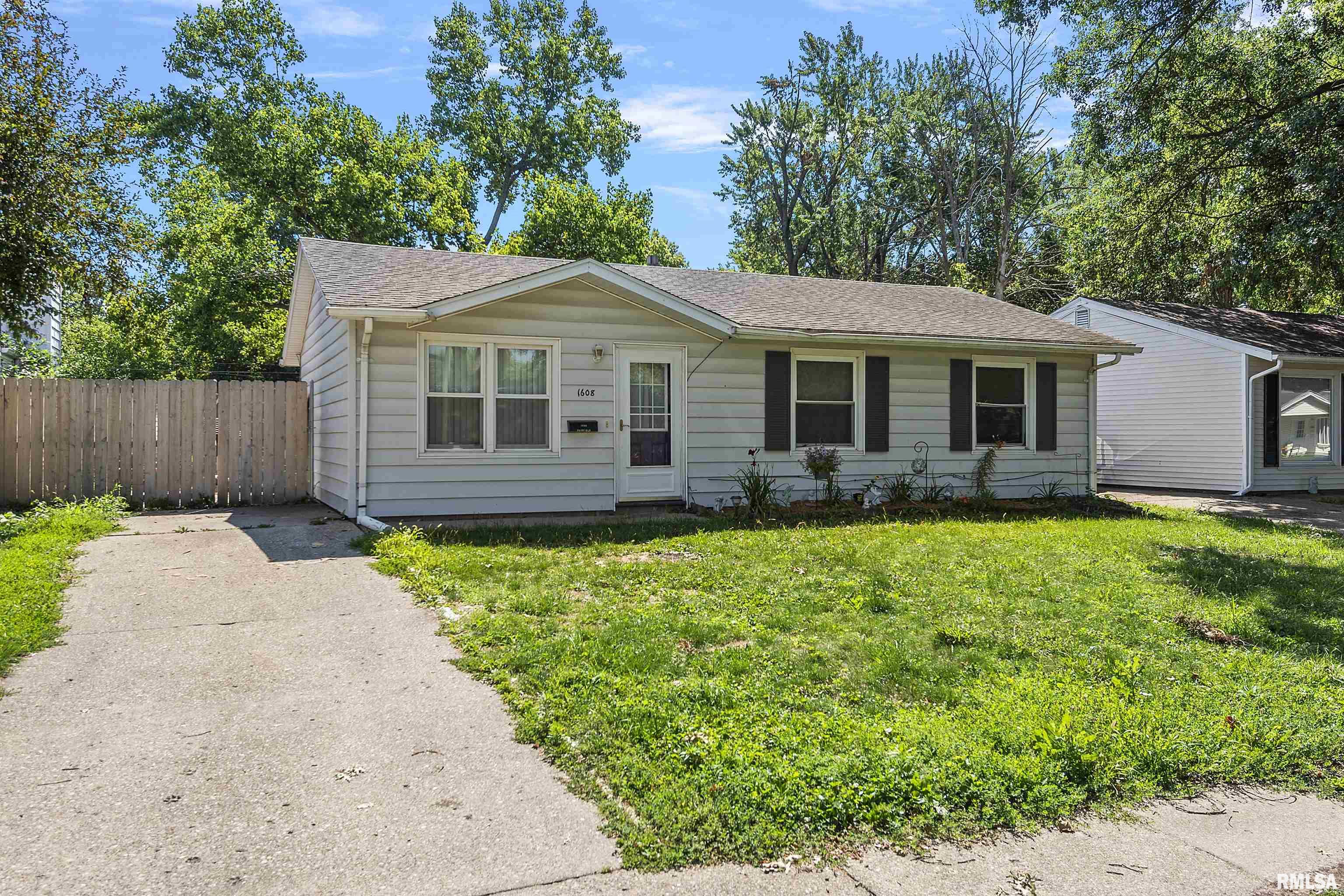 1608 Fairfield Drive Springfield, IL 62702 - Photo 2 of 26 Gallery Image 2