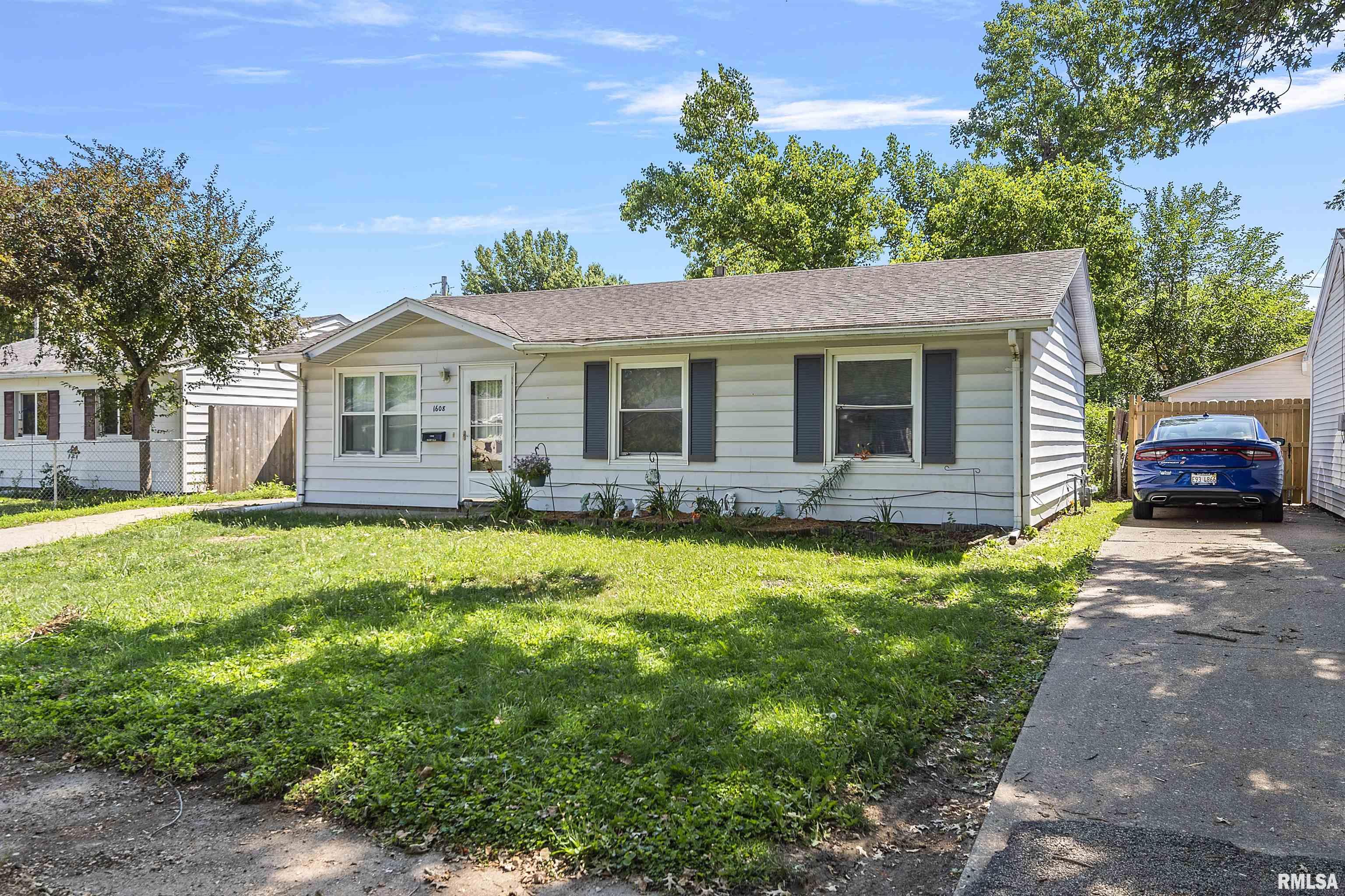 1608 Fairfield Drive Springfield, IL 62702 - Photo 3 of 26 Gallery Image 3