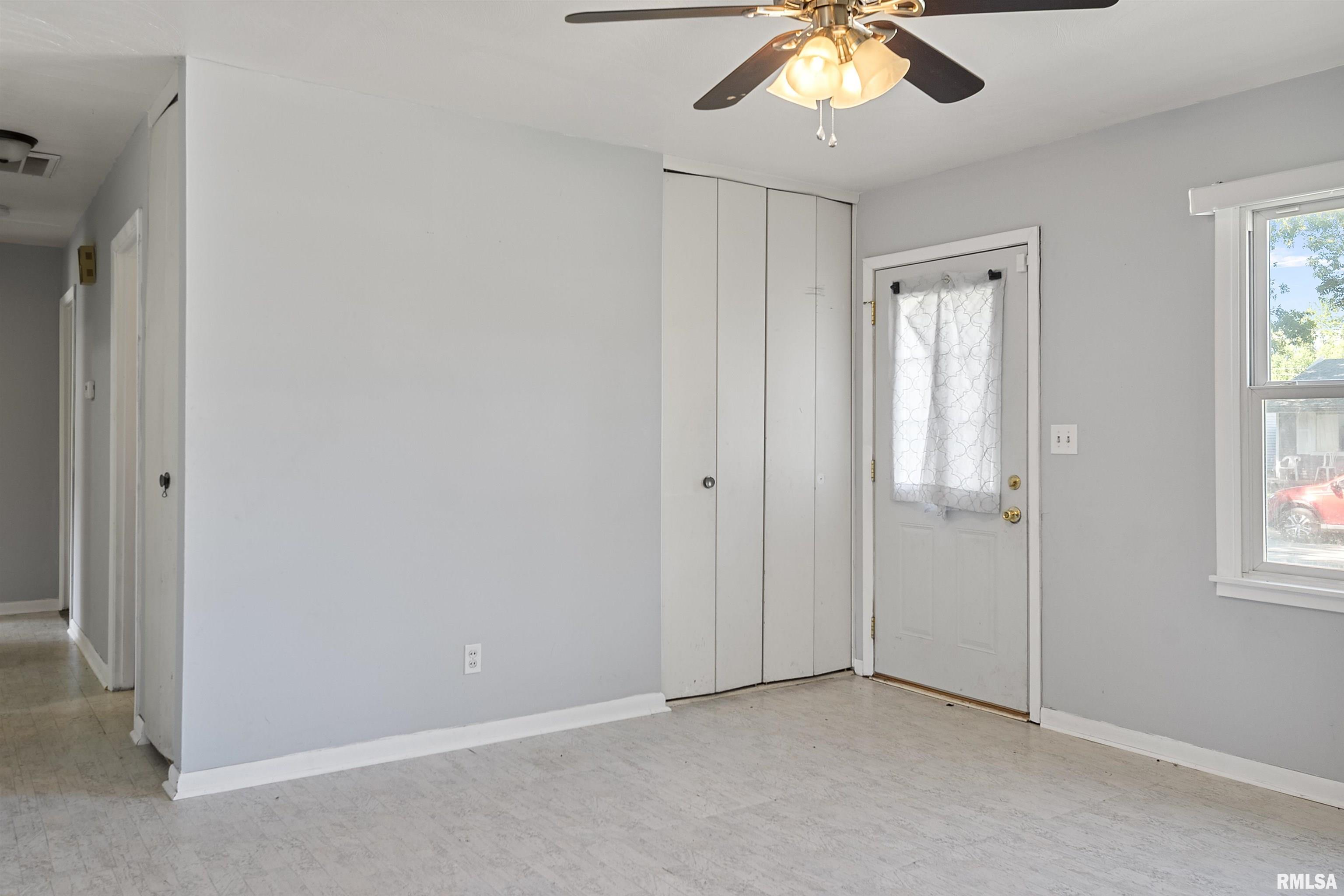 1608 Fairfield Drive Springfield, IL 62702 - Photo 6 of 26 Gallery Image 6