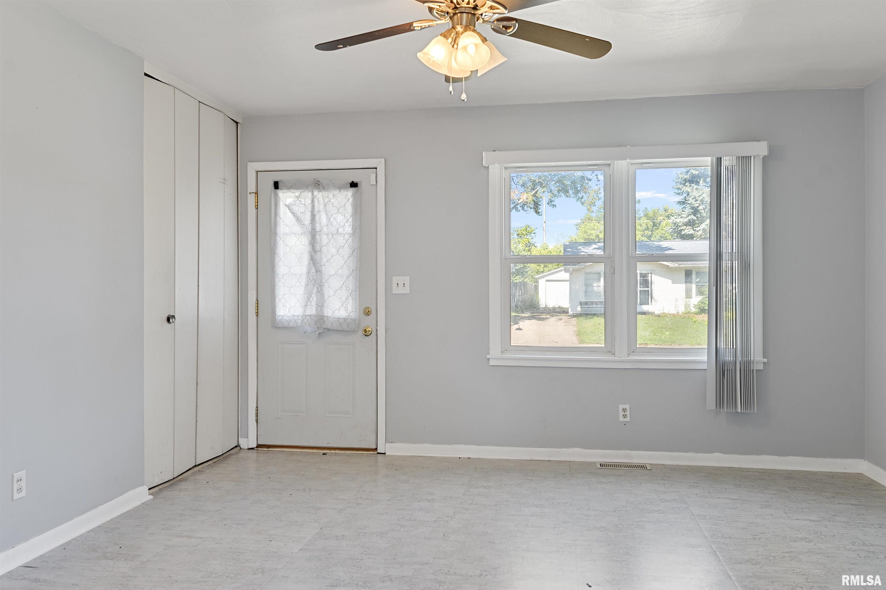 1608 Fairfield Drive Springfield, IL 62702 - Photo 7 of 26 Gallery Image 7