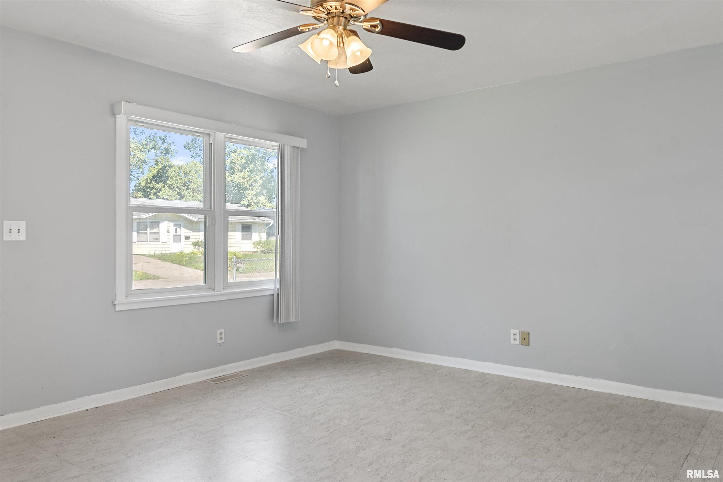 1608 Fairfield Drive Springfield, IL 62702 - Photo 8 of 26 Gallery Image 8