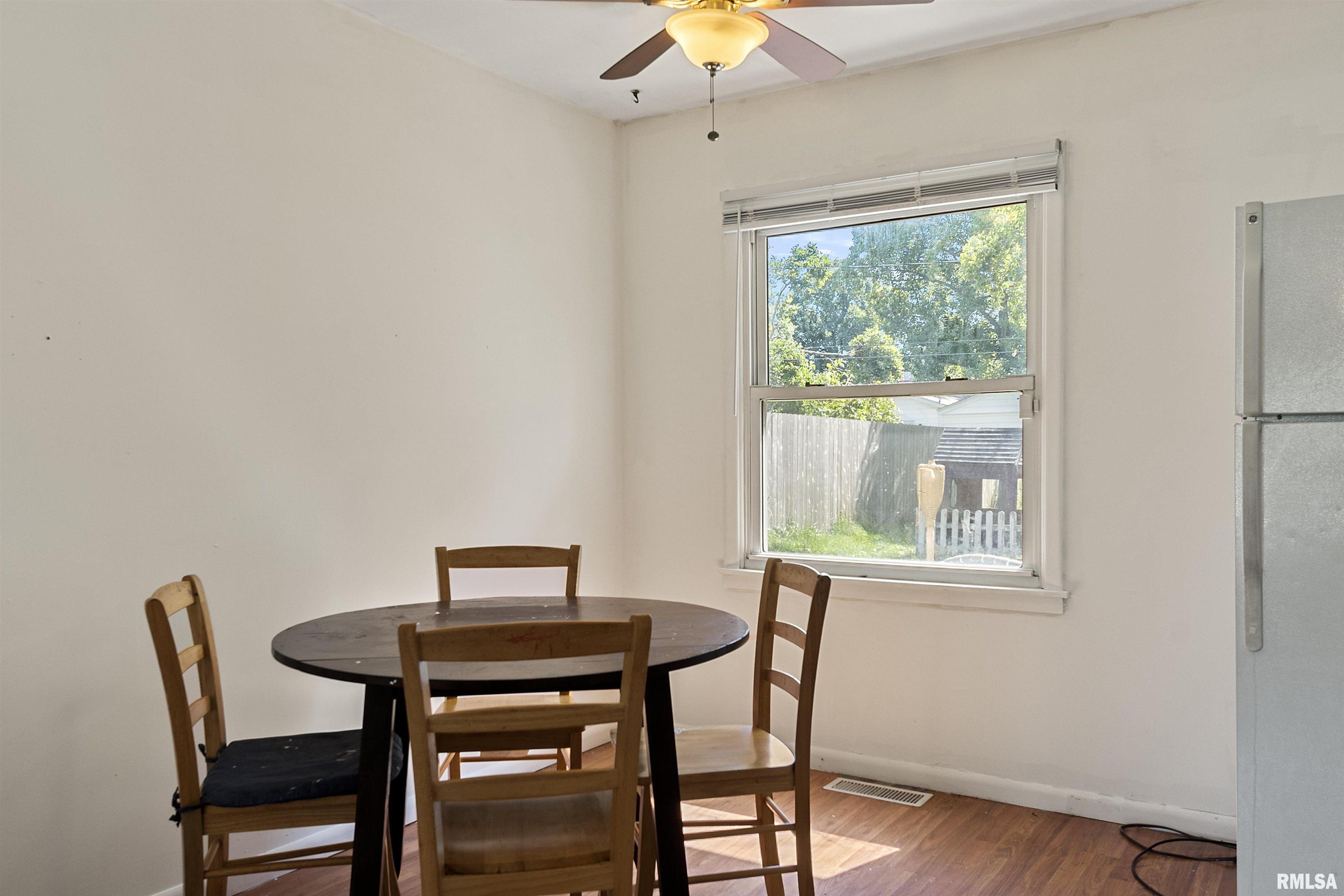 1608 Fairfield Drive Springfield, IL 62702 - Photo 9 of 26 Gallery Image 9