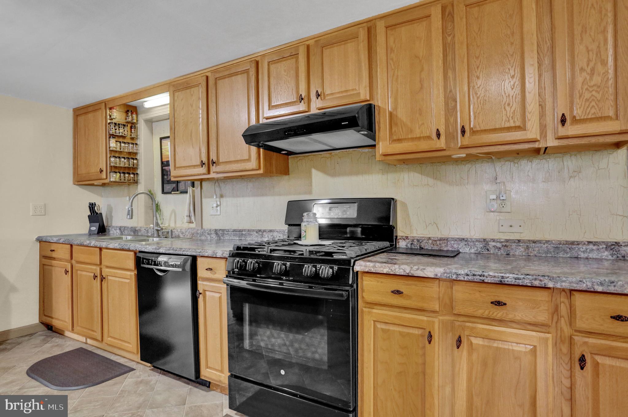 1306 Hawk Mountain Road Kempton, PA 19529 - Photo 4 of 51 Gallery Image 4