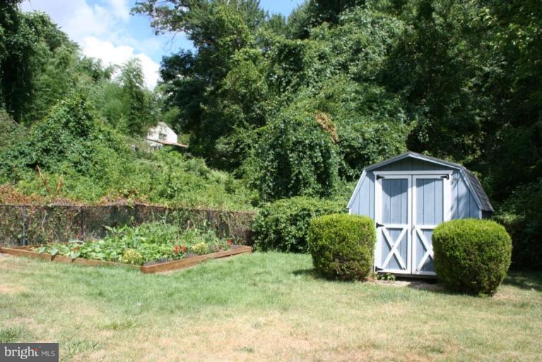 4318 Ridge Avenue Halethorpe, MD 21227 - Photo 28 of 29 Garden