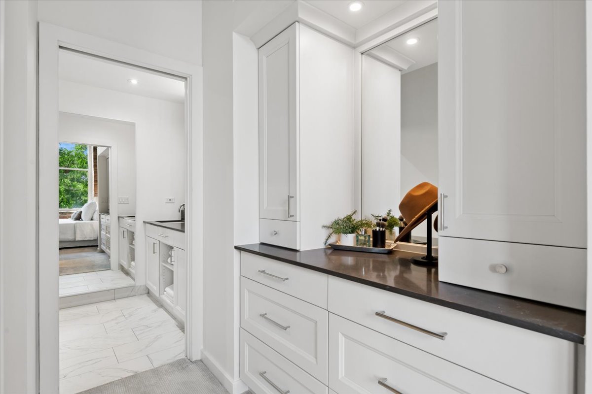 1500 West Monroe Street, Unit 325 Chicago, IL 60607 - Photo 14 of 23 Gallery Image 14