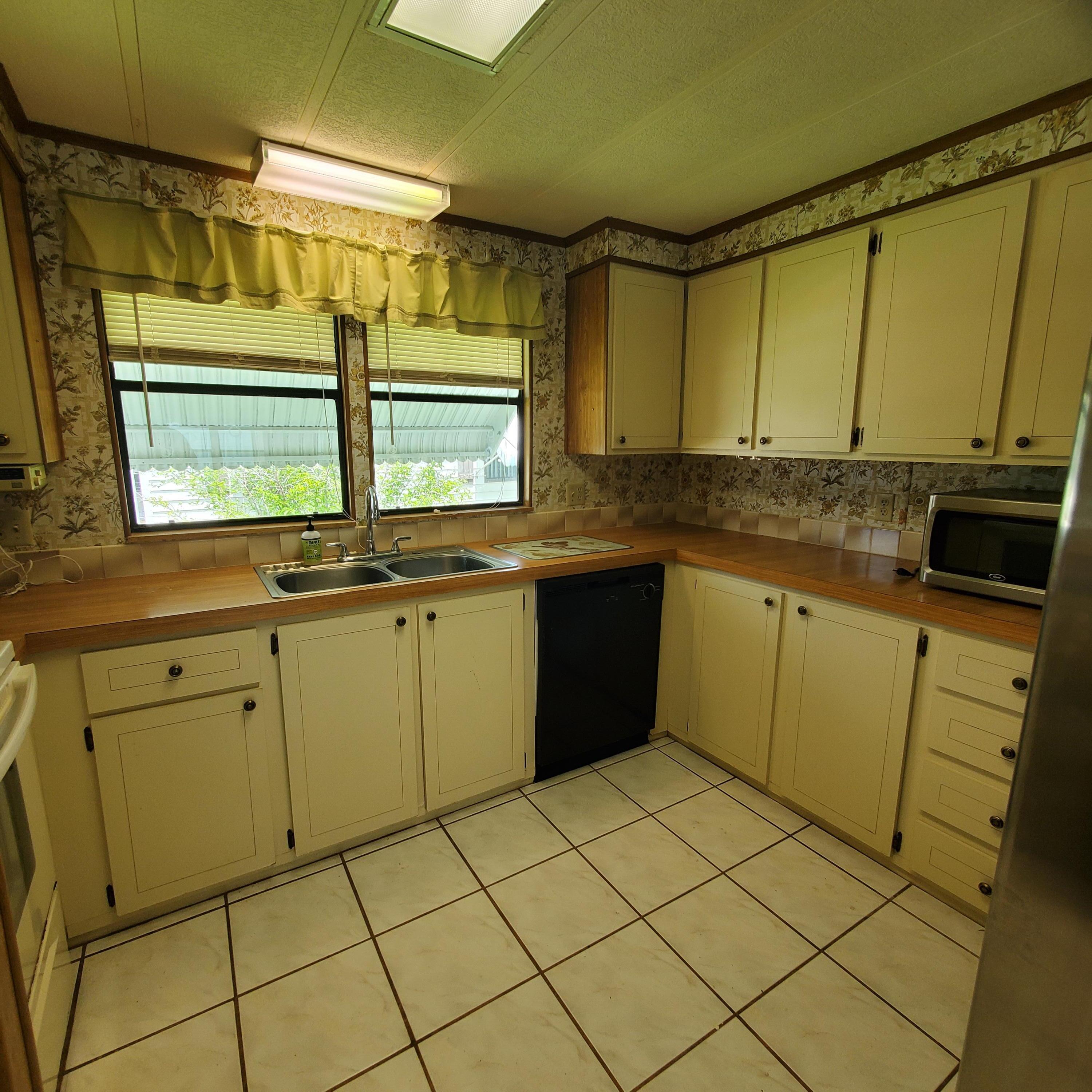 2706 Southwest Pontiac Place Stuart, FL 34997 - Photo 5 of 15 Kitchen