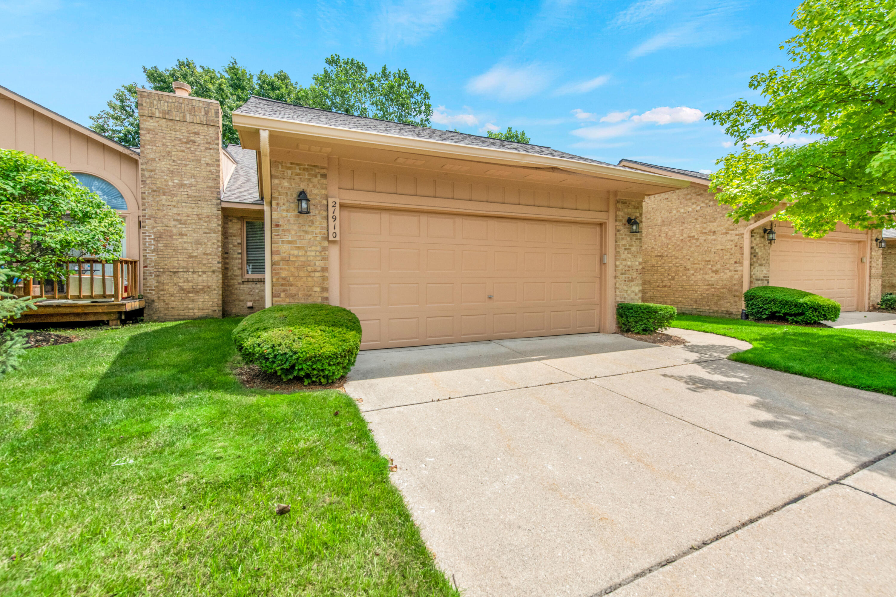 21910 River Ridge Trail Farmington, MI 48335 - Photo 3 of 30 21910 River Ridge Trail - HD Drone Phot