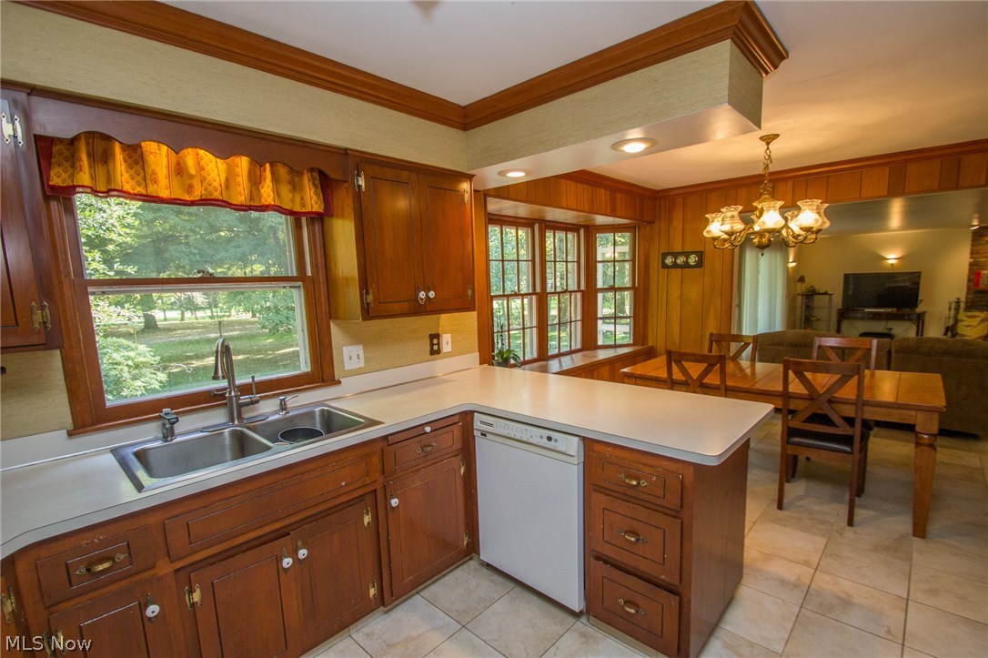 549 Riverview Road Gates Mills, OH 44040 - Photo 9 of 30 Fully applianced Kitchen