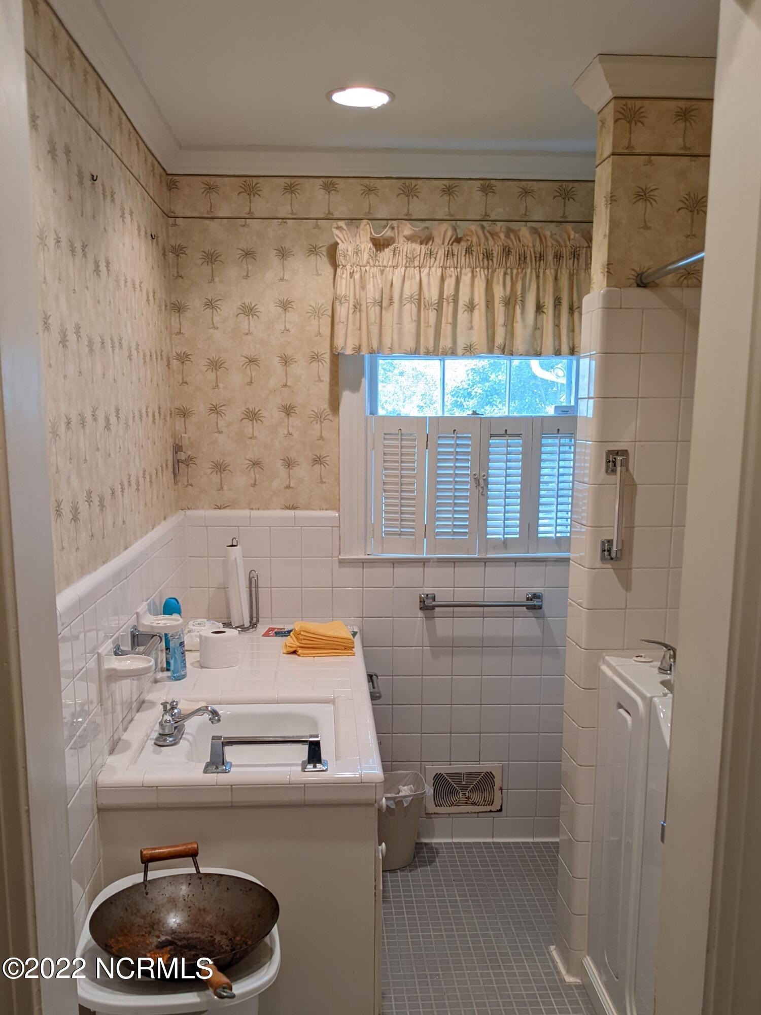 102 Crown Point Road Greenville, NC 27858 - Photo 26 of 44 Hall Bath 1