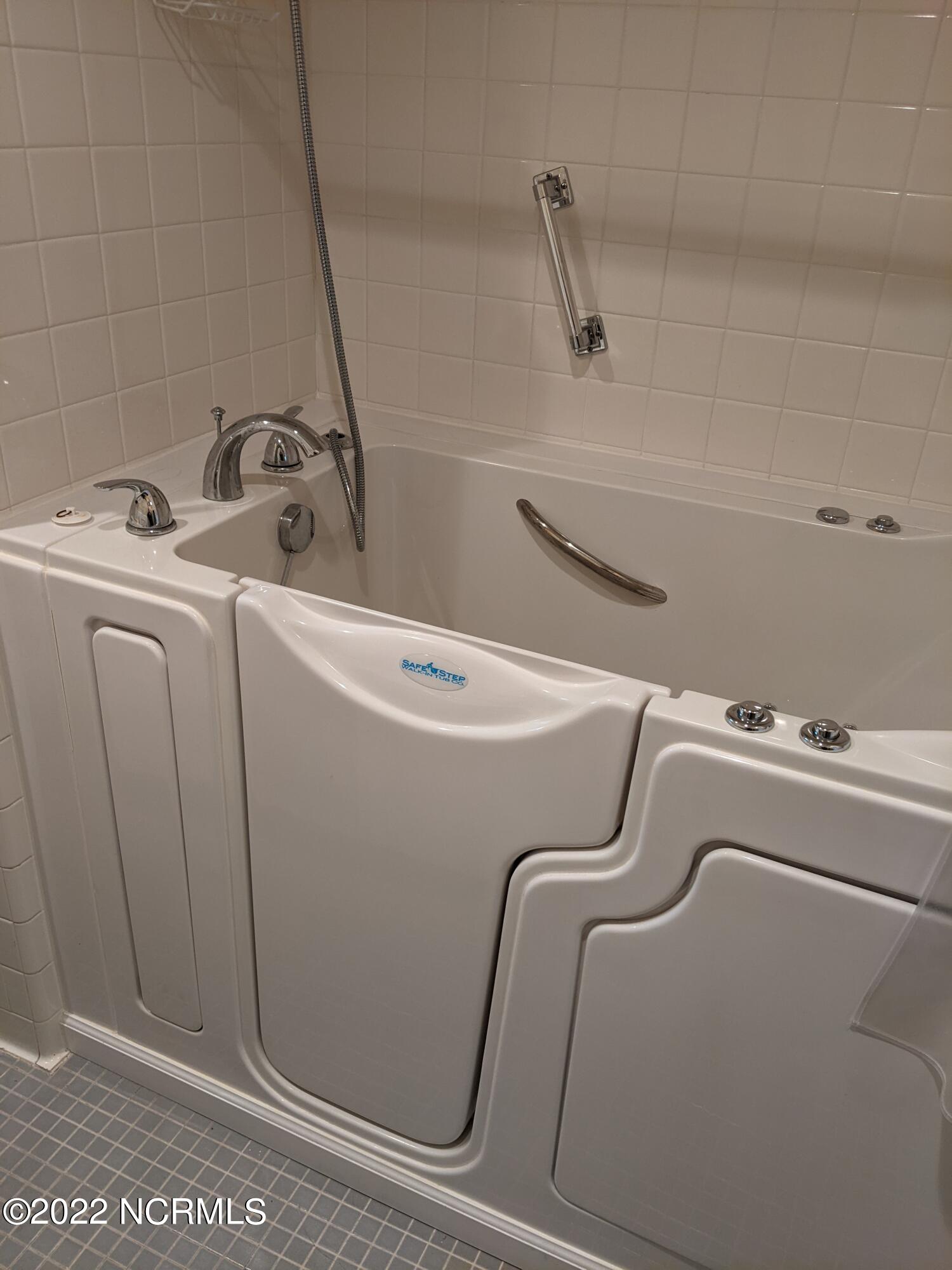 102 Crown Point Road Greenville, NC 27858 - Photo 27 of 44 Hall Bath 1
