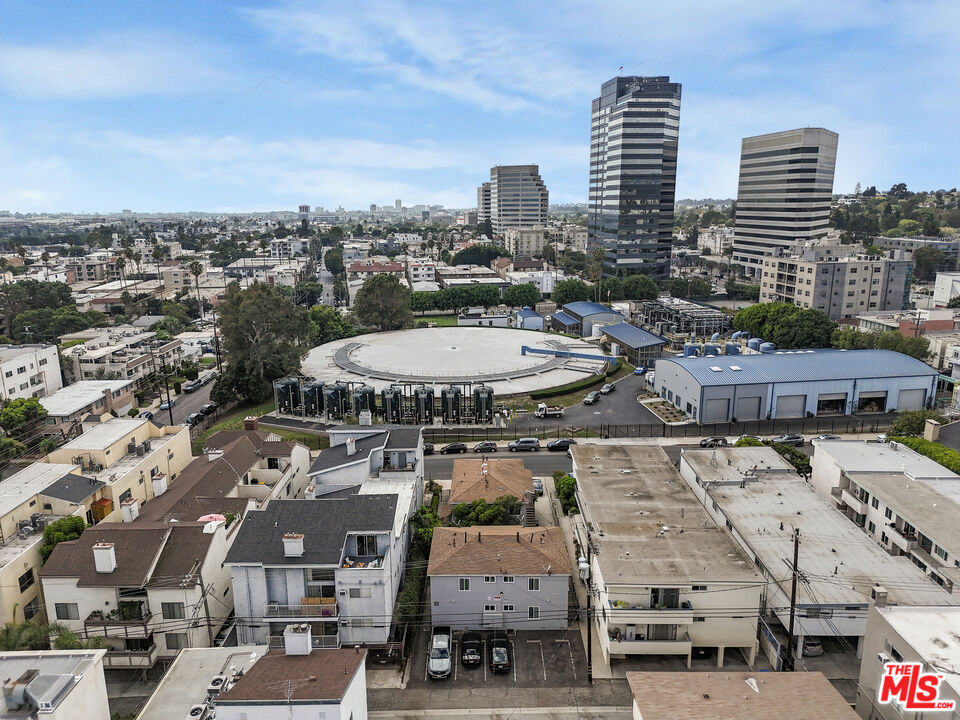 1246 South Saltair Avenue Los Angeles, CA 90025 - Photo 24 of 27 a view of city with tall buildings