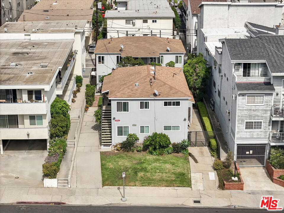 1246 South Saltair Avenue Los Angeles, CA 90025 - Photo 25 of 27 front view of house with a yard