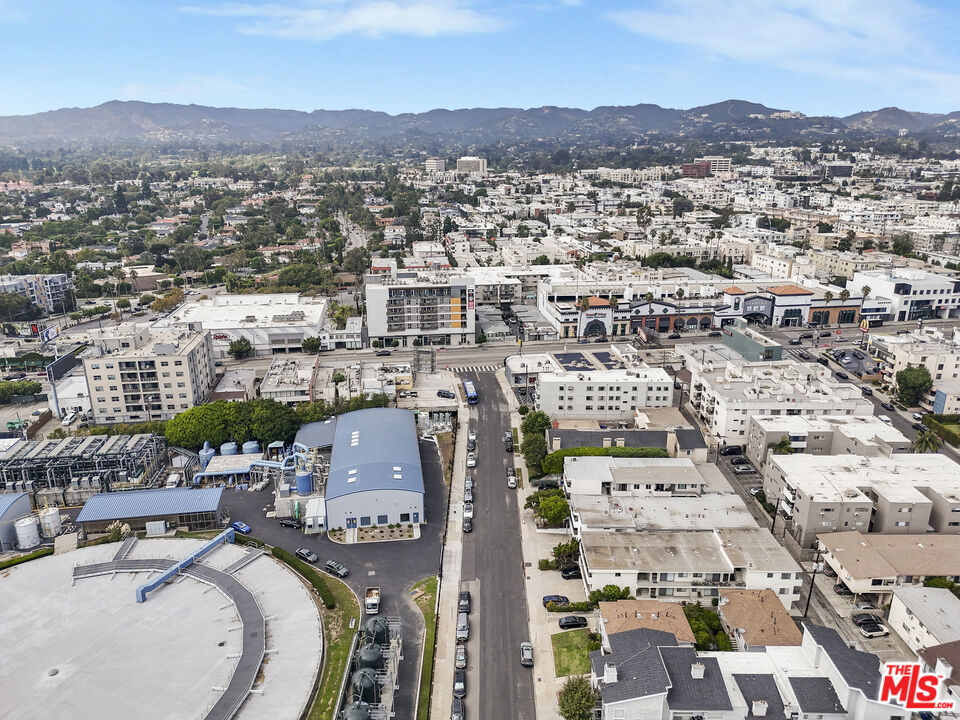 1246 South Saltair Avenue Los Angeles, CA 90025 - Photo 26 of 27 an aerial view of a city