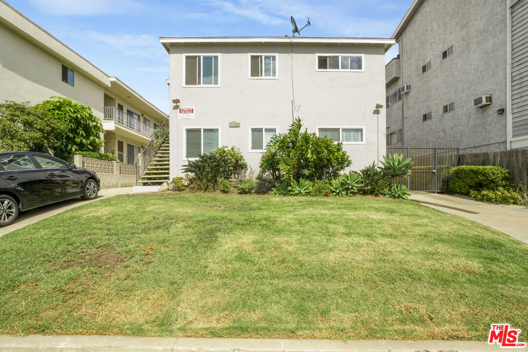 1246 South Saltair Avenue Los Angeles, CA 90025 - Photo 3 of 27 a front view of a house with garden