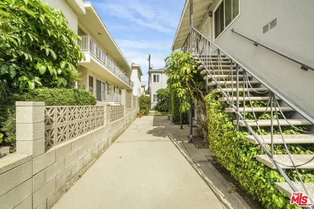 a view of a pathway of a building