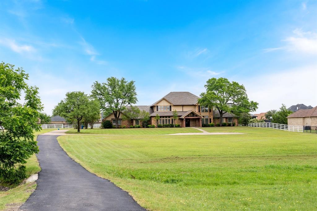 915 West Pleasant Run Road DeSoto, TX 75115 - Photo 1 of 40