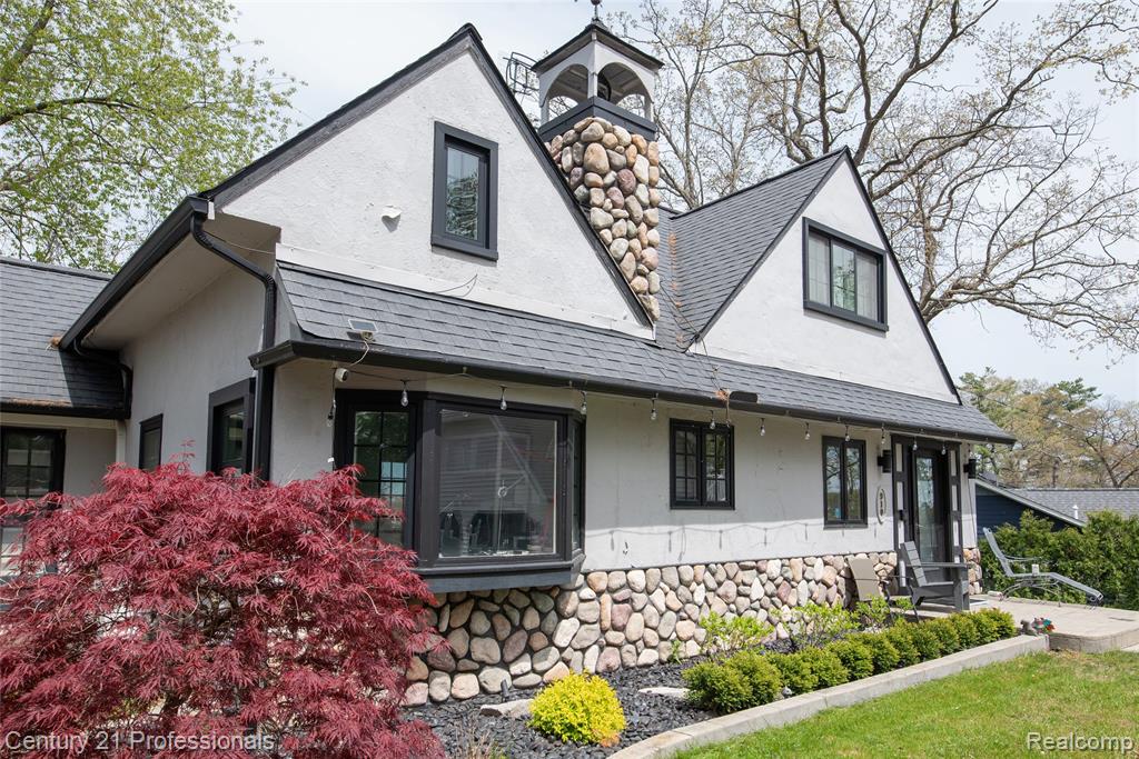 910 Pine Tree Road West Lake Orion, MI 48362 - Photo 2 of 52 Gallery Image 2