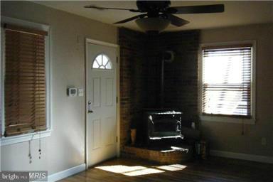 173 Onville Road Stafford, VA 22556 - Photo 8 of 11 Living Room