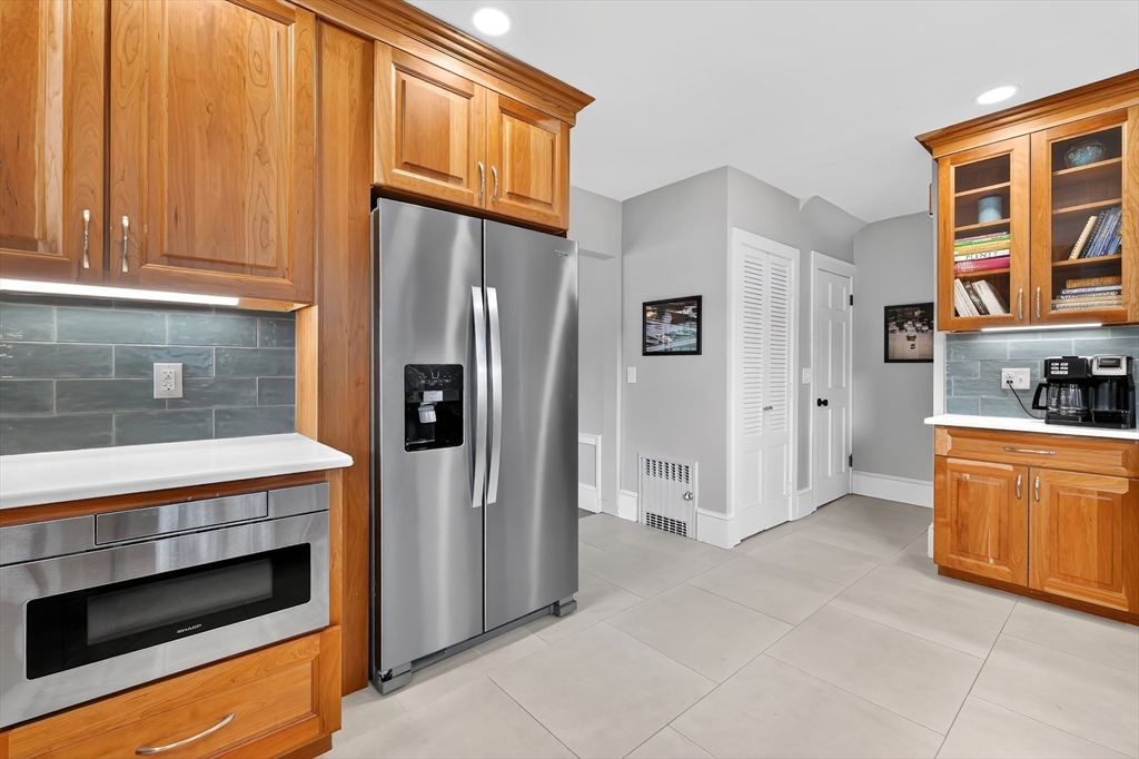 39 Bronson Terrace Springfield, MA 01108 - Photo 5 of 42