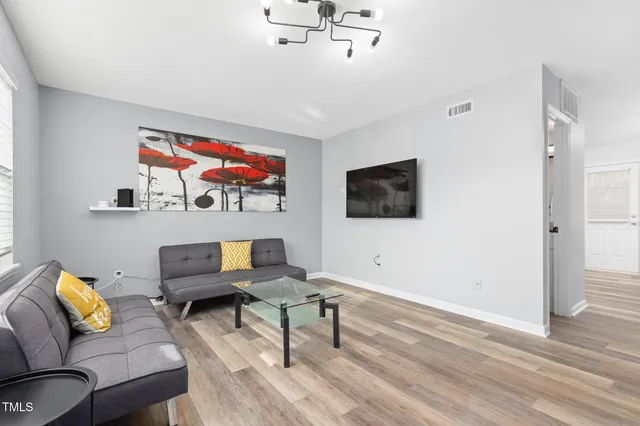 $260,000 | 1002 Willow Drive, Unit 107, Chapel Hill, NC 27514