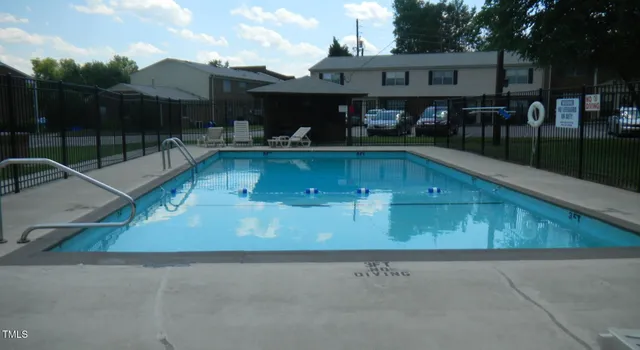 $260,000 | 1002 Willow Drive, Unit 107, Chapel Hill, NC 27514