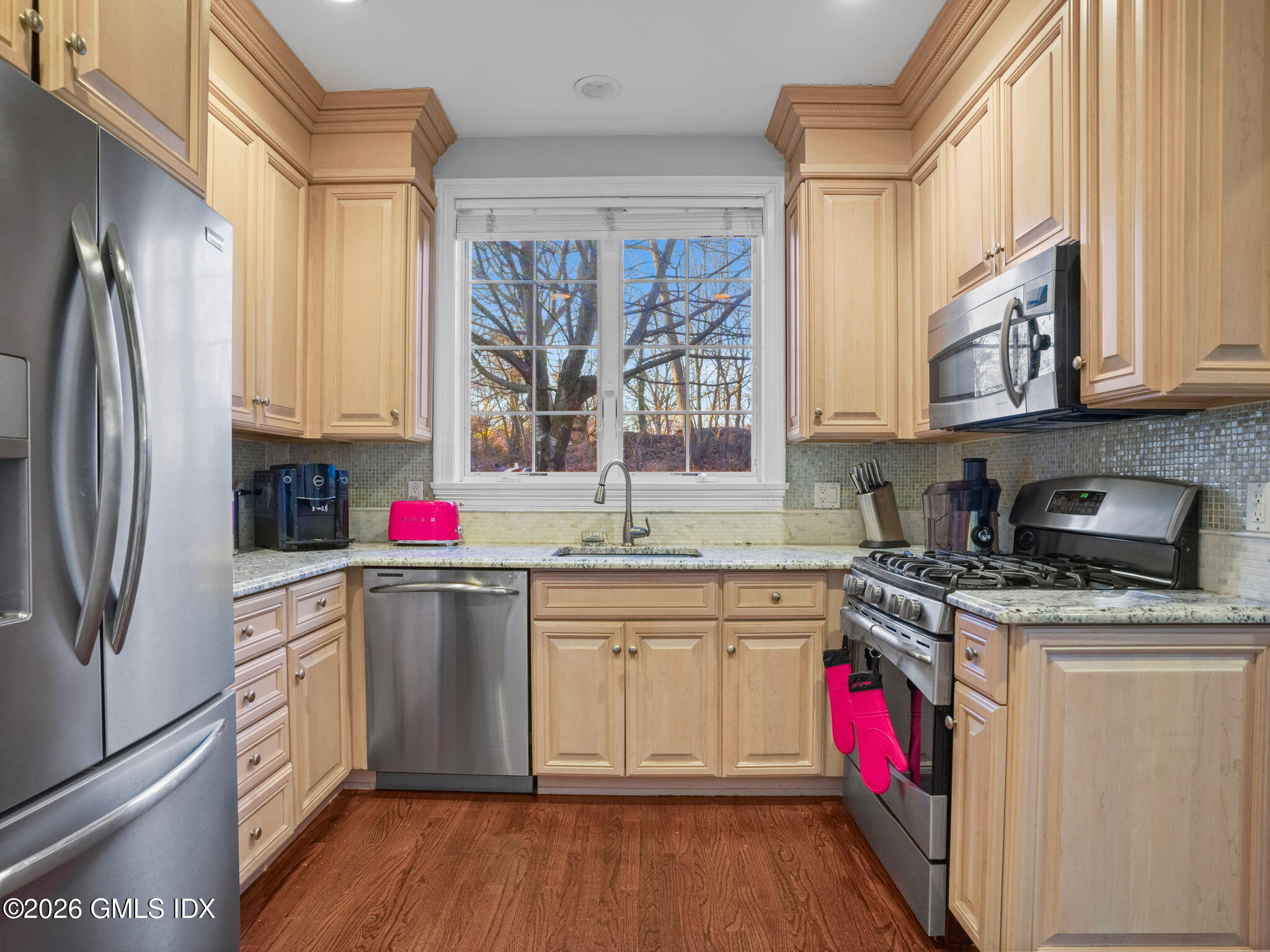 104 Ritch Avenue West, Unit 12 Greenwich, CT 06830 - Photo 8 of 24 13-web-or-mls-104-ritch-ave-w-unit-12